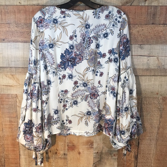 Willow & Clay Floral Blouse - Picture 7 of 8